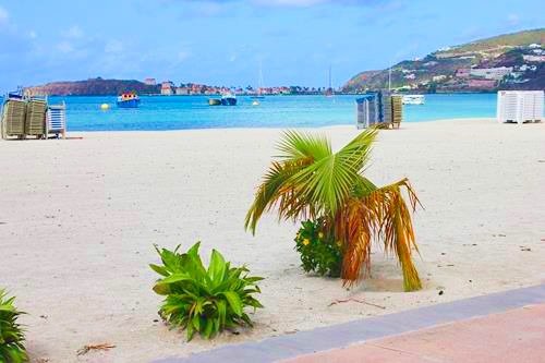 GREAT BAY BEACH IN PHILIPSBURG in St. Maarten/St. Martin