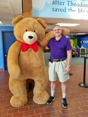 Huge teddy bear at the Vermont Teddy Bear Factory in Shelburne, Vermont