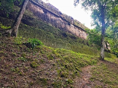 PALACE DE LAS VENTANAS (WINDOWS PALACE) OR BAT PALACE (PALACIO DE LOS MURCIÉLOGOS) in Tikal
