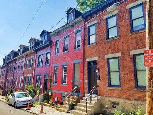 colorful houses in Pittsburgh's Mexican War Streets neighborhood