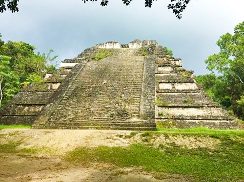 TALUD-TABLERO TEMPLE (STRUCTURE 5C-49) in Tikal