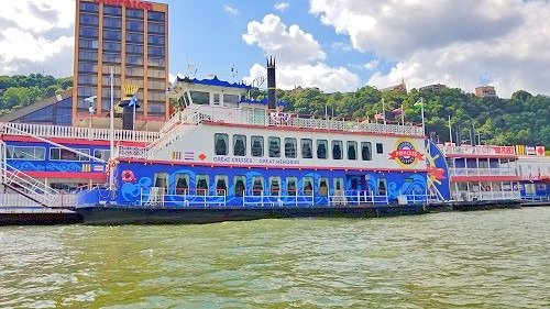 Gatweay Clipper Cruise Ship in Pittsburgh