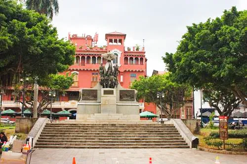 PLAZA BOLÍVAR in Casco Viejo in Panama City, Panama