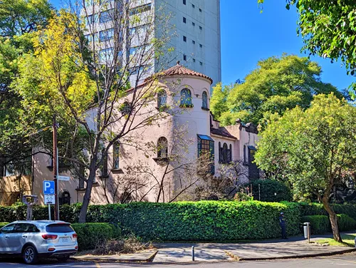 Self Guided Walking Tour of the Upscale Streets of Polanco: The