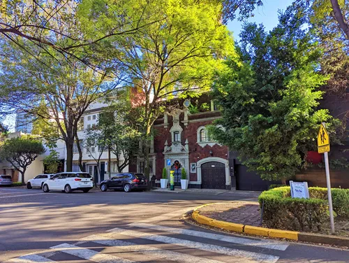 Self Guided Walking Tour of the Upscale Streets of Polanco: The