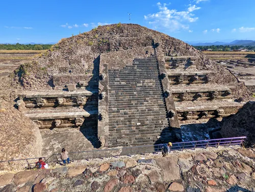 Photo of pyramid in Teotihuacan
