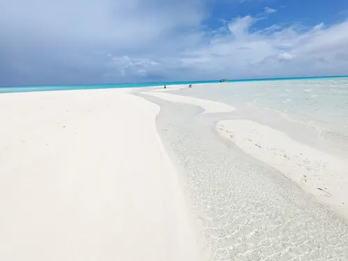 Sandbank with white sand and turquoise water in Aitutaki Lagoon in the Cook Islands