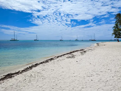 Public Beach Taahiamanu (Opunohu Beach, Mareto Beach) in Moorea in French Polynesia