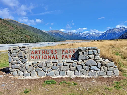 scenery seen from Arthur’s Pass Scenic Lookout in New Zealand