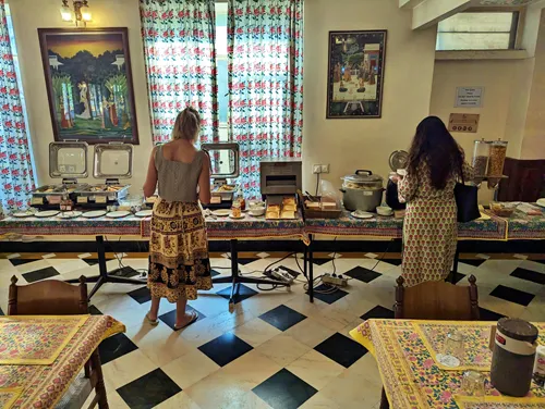 Breakfast area at Hotel Arya Niwas in Jaipur in India