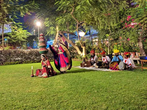 Nightly music and dance performance at Hotel Arya Niwas in Jaipur in India