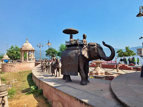 Monuments on the promenade near the Jal Mahal (Lake Palace) in Jaipur in India