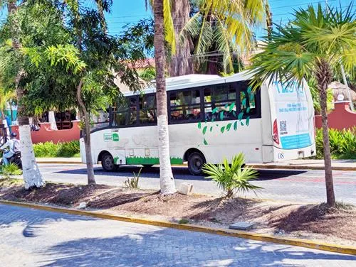 Bus in Isla Mujeres