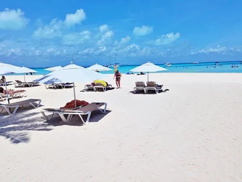 Playa Norte with white sand, turquoise water, beach umbrellas and loungers in Isla Mujeres