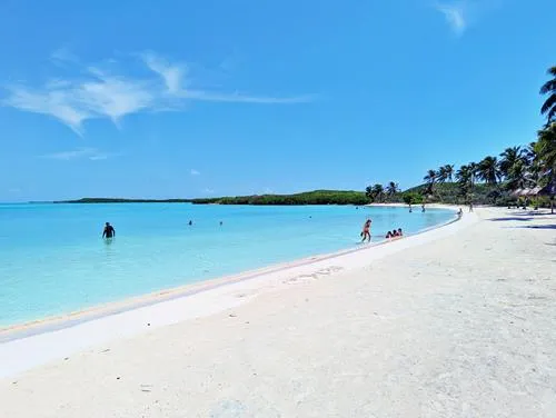 White sand beach and turquoise water of Isla Contoy