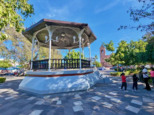 Jardín Velasco / Plaza Constitución in La Paz, Mexico