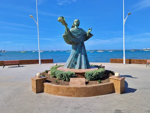 Escultura Cristo del Caracol / Sculpture Christ and the Snail in La Paz, Mexico