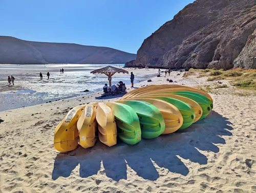 Where to rent equipment for paddle boarding or kayaking at Balandra Beach in La Paz, Mexico