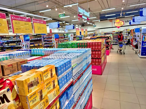 photo of filled shelves at Co.opmart Can Tho in Vietnam