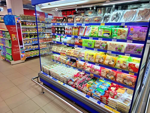 photo of filled shelves at Co.opmart Can Tho in Vietnam