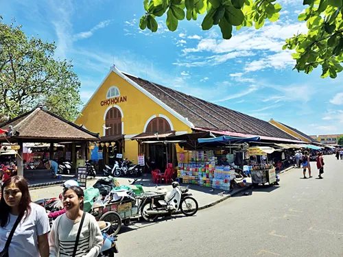 photo of the Central Market with Food Hall building in Hoi An in Vietnam
