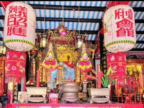 photo of an altar at the Hainan Assembly Hall in Hoi An in Vietnam