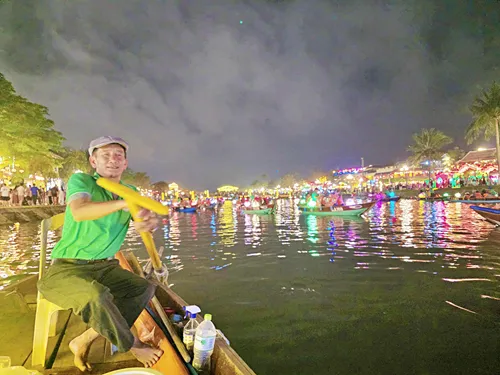 photo of many colorful Lanterns at the Hoi An Lantern Festival in Vietnam