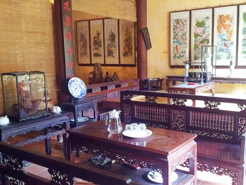 Beautifully decorated interior of the Quan Thang Old House in Hoi An in Vietnam
