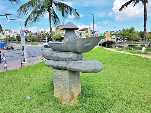 statue at Hoi An Sculpture Promenade in Vietnam