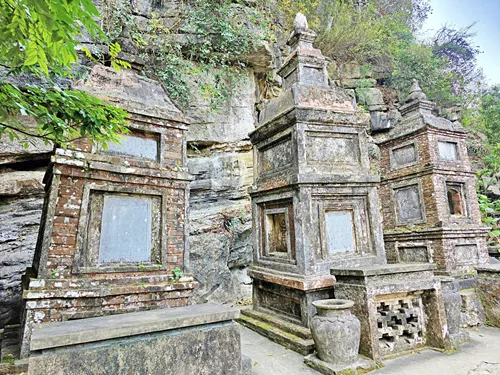 Lower Pagoda (Chùa Hạ) at Bich Dong Pagoda in Ninh Binh in Vietnam