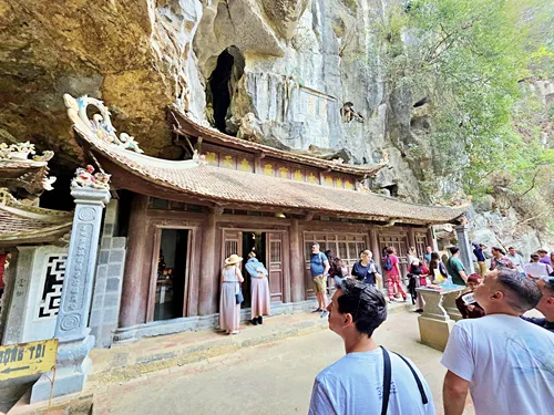 Middle Pagoda (Chùa Trung) at Bich Dong Pagoda in Ninh Binh in Vietnam