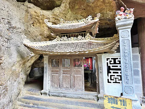 Middle Pagoda (Chùa Trung) at Bich Dong Pagoda in Ninh Binh in Vietnam
