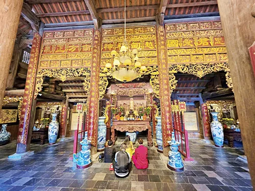 Trình Temple on Route 1 of the Trang An Boat near Ninh Binh in Vietnam