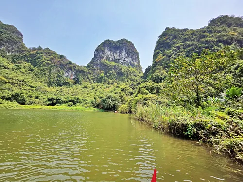photo of Karst mountains as seen on the Tràng An Boat Tour in Ninh Binh in Vietnam